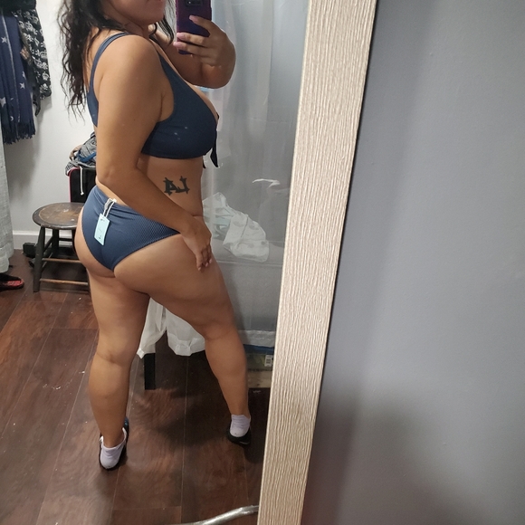 Bikini - Picture 2 of 2